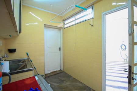 Casa à venda com 320m², 4 quartos e 4 vagas Casa à venda com 320m², 4 quartos e 4 vagasÁrea de Serviço