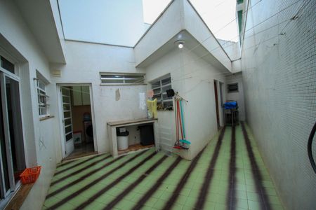 Casa à venda com 320m², 4 quartos e 4 vagas Casa à venda com 320m², 4 quartos e 4 vagasQuintal
