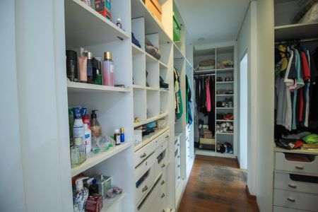 Casa à venda com 320m², 4 quartos e 4 vagas Casa à venda com 320m², 4 quartos e 4 vagasSuíte 1