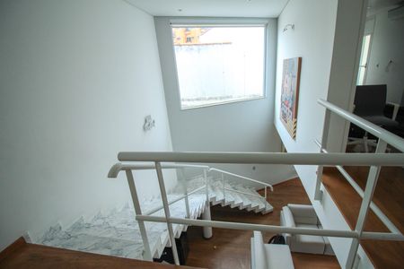 Casa à venda com 320m², 4 quartos e 4 vagas Casa à venda com 320m², 4 quartos e 4 vagasSala 2