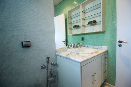 Casa à venda com 320m², 4 quartos e 4 vagas Casa à venda com 320m², 4 quartos e 4 vagasBanheiro da Suíte 3