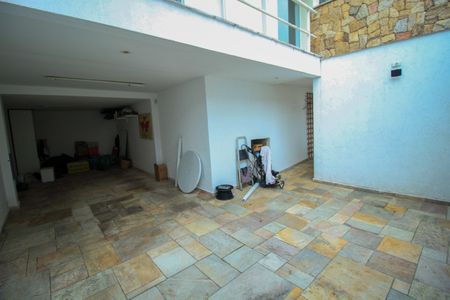 Casa à venda com 320m², 4 quartos e 4 vagas Casa à venda com 320m², 4 quartos e 4 vagasQuintal