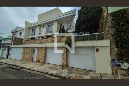 Casa à venda com 320m², 4 quartos e 4 vagas