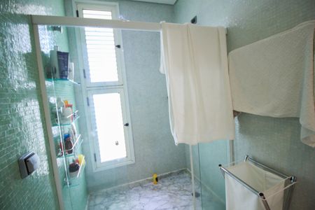 Casa à venda com 320m², 4 quartos e 4 vagas Casa à venda com 320m², 4 quartos e 4 vagasBanheiro da Suíte 2