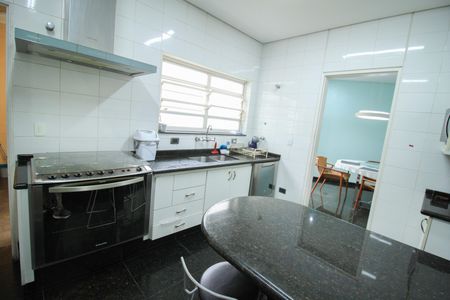 Casa à venda com 320m², 4 quartos e 4 vagas Casa à venda com 320m², 4 quartos e 4 vagasCozinha