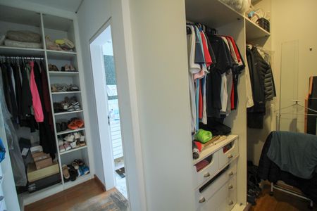 Casa à venda com 320m², 4 quartos e 4 vagas Casa à venda com 320m², 4 quartos e 4 vagasSuíte 1