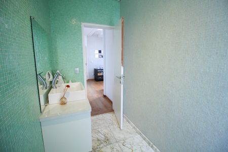 Casa à venda com 320m², 4 quartos e 4 vagas Casa à venda com 320m², 4 quartos e 4 vagasLavabo