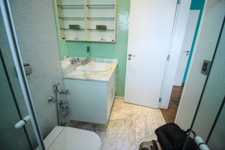 Casa à venda com 320m², 4 quartos e 4 vagas Casa à venda com 320m², 4 quartos e 4 vagasBanheiro da Suíte 3