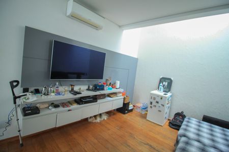 Casa à venda com 320m², 4 quartos e 4 vagas Casa à venda com 320m², 4 quartos e 4 vagasSala 2