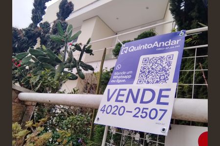 Casa à venda com 320m², 4 quartos e 4 vagas Casa à venda com 320m², 4 quartos e 4 vagasPlaquinha