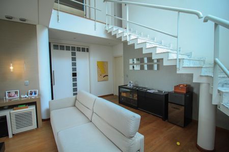 Casa à venda com 320m², 4 quartos e 4 vagas Casa à venda com 320m², 4 quartos e 4 vagasSala