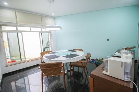 Casa à venda com 320m², 4 quartos e 4 vagas Casa à venda com 320m², 4 quartos e 4 vagasCopa