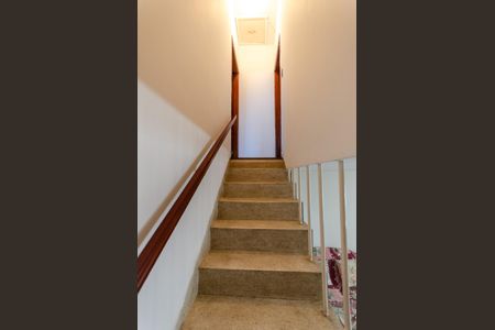 Casa à venda com 120m², 2 quartos e 1 vaga Casa à venda com 120m², 2 quartos e 1 vagaEscada