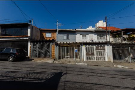 Casa à venda com 120m², 2 quartos e 1 vaga Casa à venda com 120m², 2 quartos e 1 vagaFachada