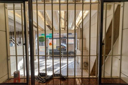 Casa à venda com 120m², 2 quartos e 1 vaga Casa à venda com 120m², 2 quartos e 1 vagaSala - Janela