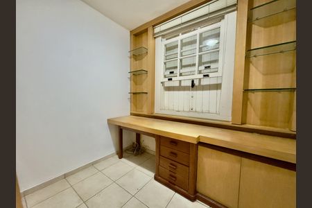 Casa à venda com 303m², 4 quartos e 4 vagas