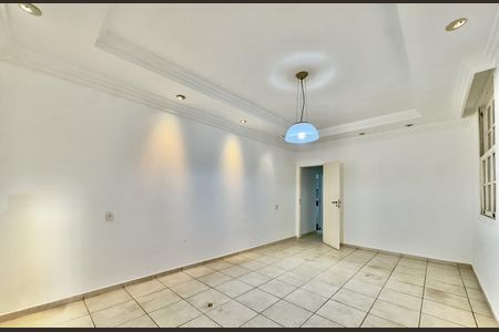 Casa à venda com 303m², 4 quartos e 4 vagas