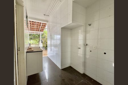 Casa à venda com 303m², 4 quartos e 4 vagas