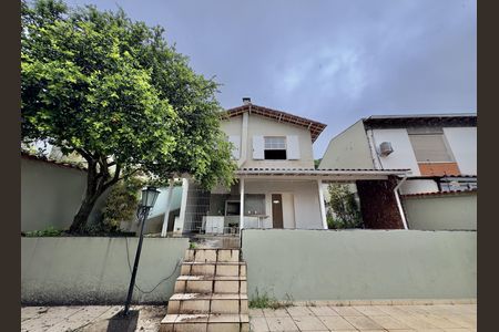 Casa à venda com 303m², 4 quartos e 4 vagas