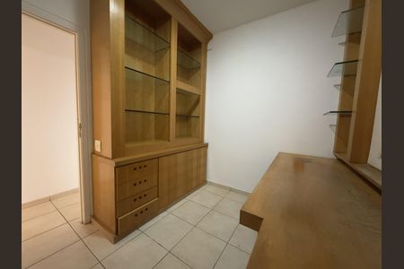 Casa à venda com 303m², 4 quartos e 4 vagas