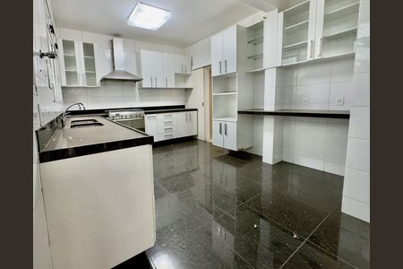 Casa à venda com 4 quartos, 303m² em Vila Paris, Belo Horizonte