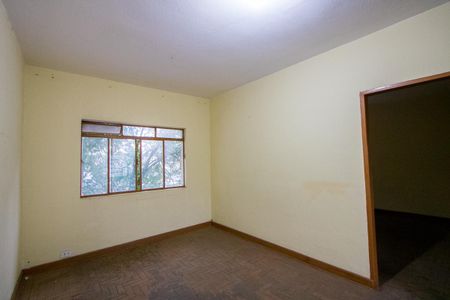 Casa à venda com 264m², 2 quartos e 3 vagas Casa à venda com 264m², 2 quartos e 3 vagasSala