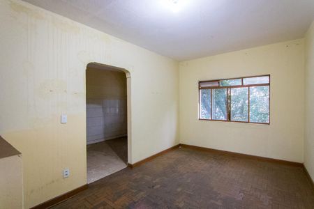 Casa à venda com 264m², 2 quartos e 3 vagas Casa à venda com 264m², 2 quartos e 3 vagasSala