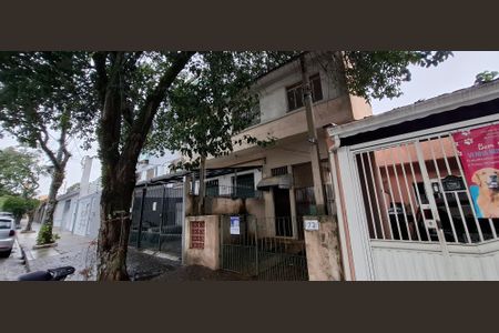 Casa à venda com 264m², 2 quartos e 3 vagas Casa à venda com 264m², 2 quartos e 3 vagasFachada