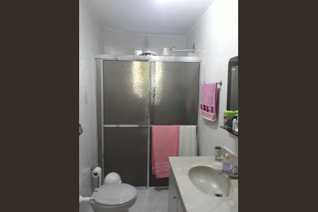 Casa à venda com 240m², 3 quartos e 2 vagas Casa à venda com 240m², 3 quartos e 2 vagasBanheiro