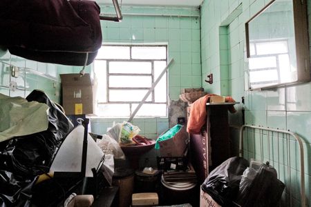 Casa à venda com 300m², 2 quartos e 4 vagasEdícula - banheiro