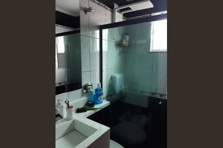 Casa à venda com 270m², 3 quartos e 2 vagasBanheiro