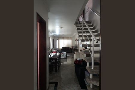 Casa à venda com 270m², 3 quartos e 2 vagasSala