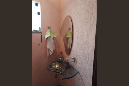 Casa à venda com 270m², 3 quartos e 2 vagasLavabo