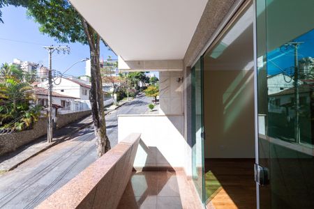 Apartamento para alugar com 150m², 3 quartos e 2 vagas Apartamento para alugar com 150m², 3 quartos e 2 vagasVaranda