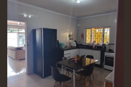 Casa para alugar com 166m², 3 quartos e 2 vagas Casa para alugar com 166m², 3 quartos e 2 vagasCozinha