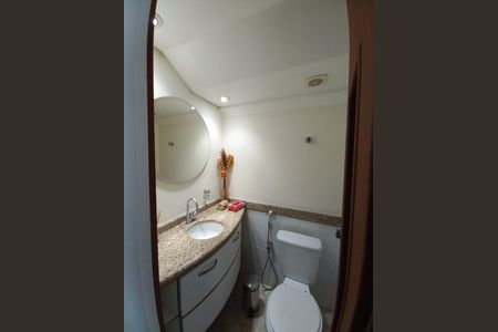 Casa à venda com 253m², 3 quartos e 4 vagas Casa à venda com 253m², 3 quartos e 4 vagasLavabo