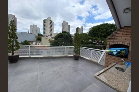 Casa à venda com 253m², 3 quartos e 4 vagas Casa à venda com 253m², 3 quartos e 4 vagasQuintal