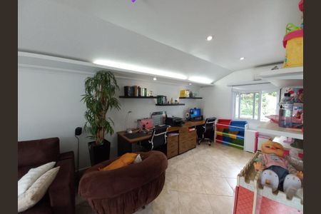 Casa à venda com 253m², 3 quartos e 4 vagas Casa à venda com 253m², 3 quartos e 4 vagasSala