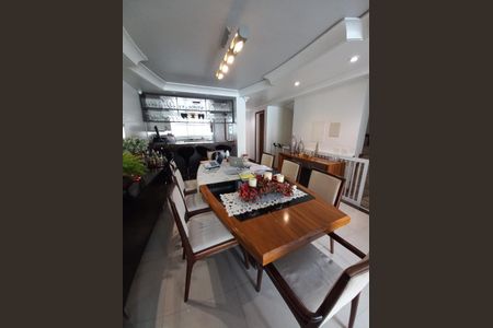 Casa à venda com 253m², 3 quartos e 4 vagas Casa à venda com 253m², 3 quartos e 4 vagasSala