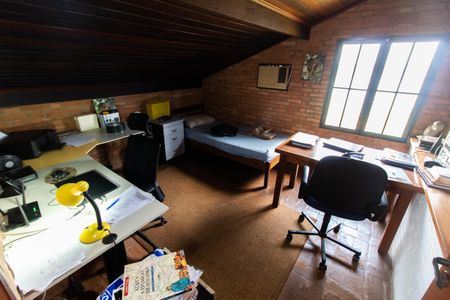 Casa à venda com 1500m², 3 quartos e 4 vagas Casa à venda com 1500m², 3 quartos e 4 vagasEscritório