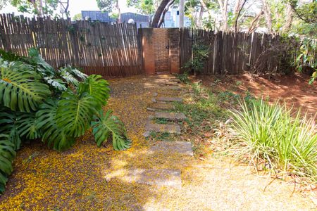 Casa à venda com 1500m², 3 quartos e 4 vagas Casa à venda com 1500m², 3 quartos e 4 vagasÁrea Externa