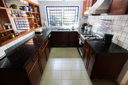 Casa à venda com 1500m², 3 quartos e 4 vagas Casa à venda com 1500m², 3 quartos e 4 vagasCozinha