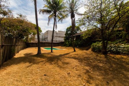 Casa à venda com 1500m², 3 quartos e 4 vagas Casa à venda com 1500m², 3 quartos e 4 vagasÁrea Externa