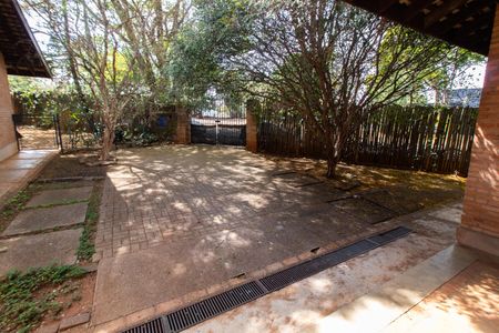 Casa à venda com 1500m², 3 quartos e 4 vagas Casa à venda com 1500m², 3 quartos e 4 vagasÁrea Externa