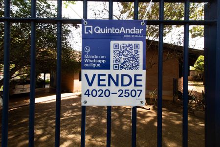 Casa à venda com 1500m², 3 quartos e 4 vagas Casa à venda com 1500m², 3 quartos e 4 vagasPlaca