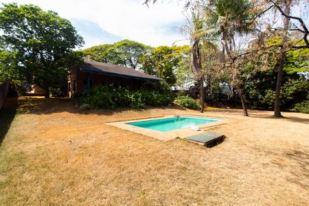 Casa à venda com 1500m², 3 quartos e 4 vagas Casa à venda com 1500m², 3 quartos e 4 vagasÁrea Externa