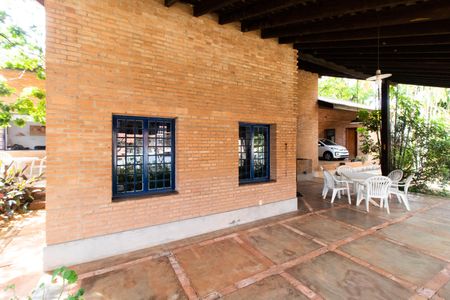 Casa à venda com 1500m², 3 quartos e 4 vagas Casa à venda com 1500m², 3 quartos e 4 vagasÁrea Externa