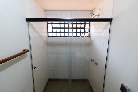 Casa à venda com 1500m², 3 quartos e 4 vagas Casa à venda com 1500m², 3 quartos e 4 vagasBanheiro Social