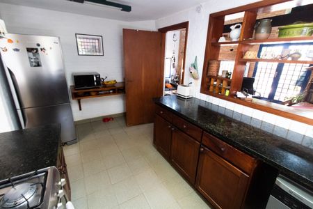 Casa à venda com 1500m², 3 quartos e 4 vagas Casa à venda com 1500m², 3 quartos e 4 vagasCozinha