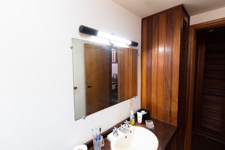 Casa à venda com 1500m², 3 quartos e 4 vagas Casa à venda com 1500m², 3 quartos e 4 vagasBanheiro Social